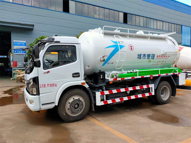 东风牌8吨8方吸污车